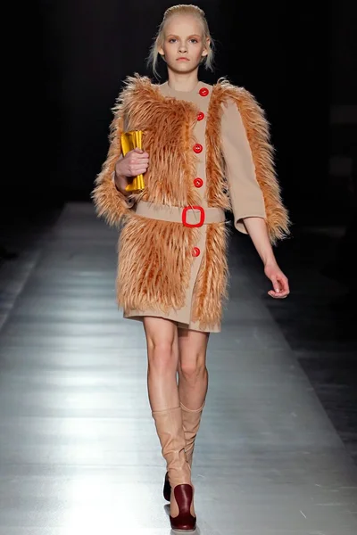Look 28